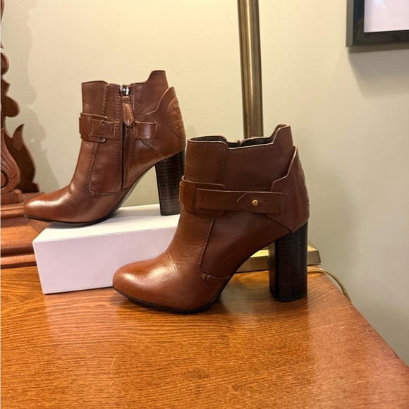 Tory Burch Colton 85MM Almond Brown Leather 3.25”Heel Booties Size 5 MSRP $495 - Picture 5 of 13